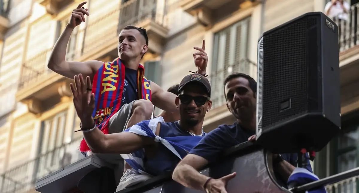 Ο Αραούχο κατά τη διάρκεια των πανηγυρισμών της Μπαρτσελόνα