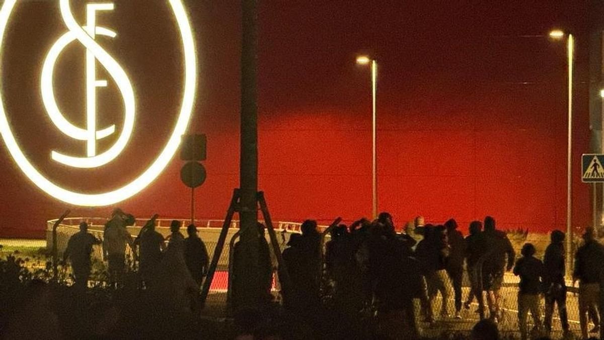 Εικόνα από το ντου των οπαδών της Σεβίλλης
