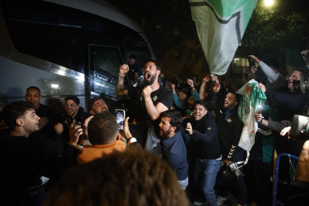 Εντυπωσιακή υποδοχή των οπαδών της Ρεάλ Μπέτις στην ομάδα τους