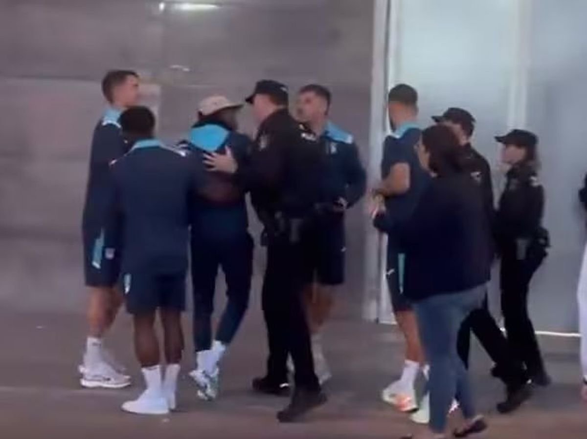 Η στιγμή της έντασης με τους οπαδούς της Λεγανές